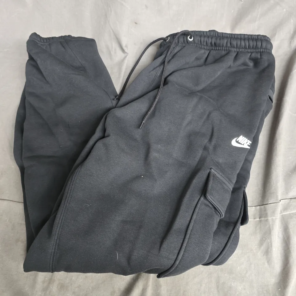 NIKE STANDARD FIT TAPER LEG JOGGERS IN BLACK - LARGE
