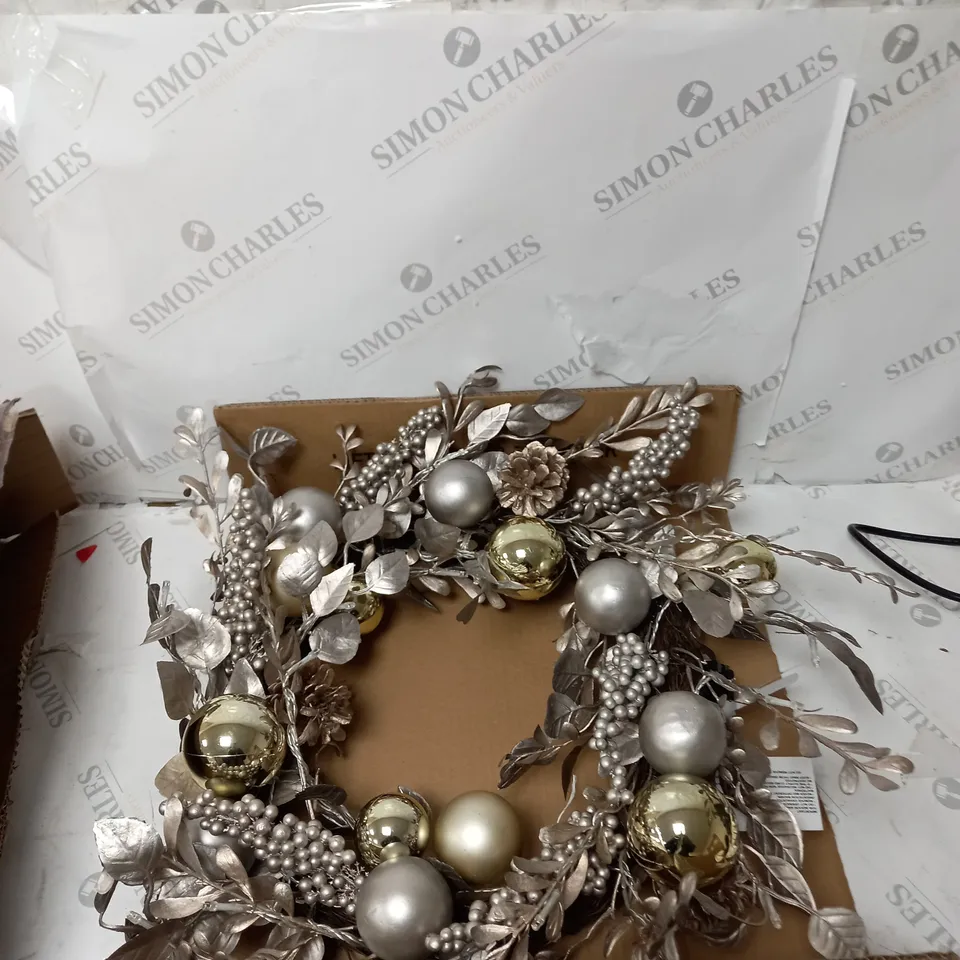 CHAMPAGNE AND GOLD PRE-LIT FESTIVE WREATH RRP £32.99