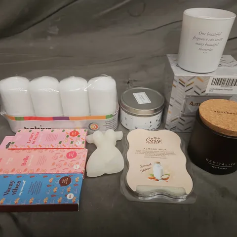 TOTE OF APPROX 10 ASSORTED CANDLES AND WAX MELTS