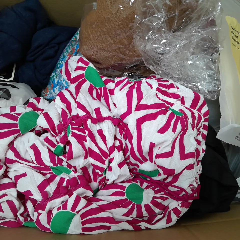 BOX OF APPROXIMATELY 22 ASSORTED ITEMS TO INCLUDE - BRA , SOCKS , T-SHIRT ETC