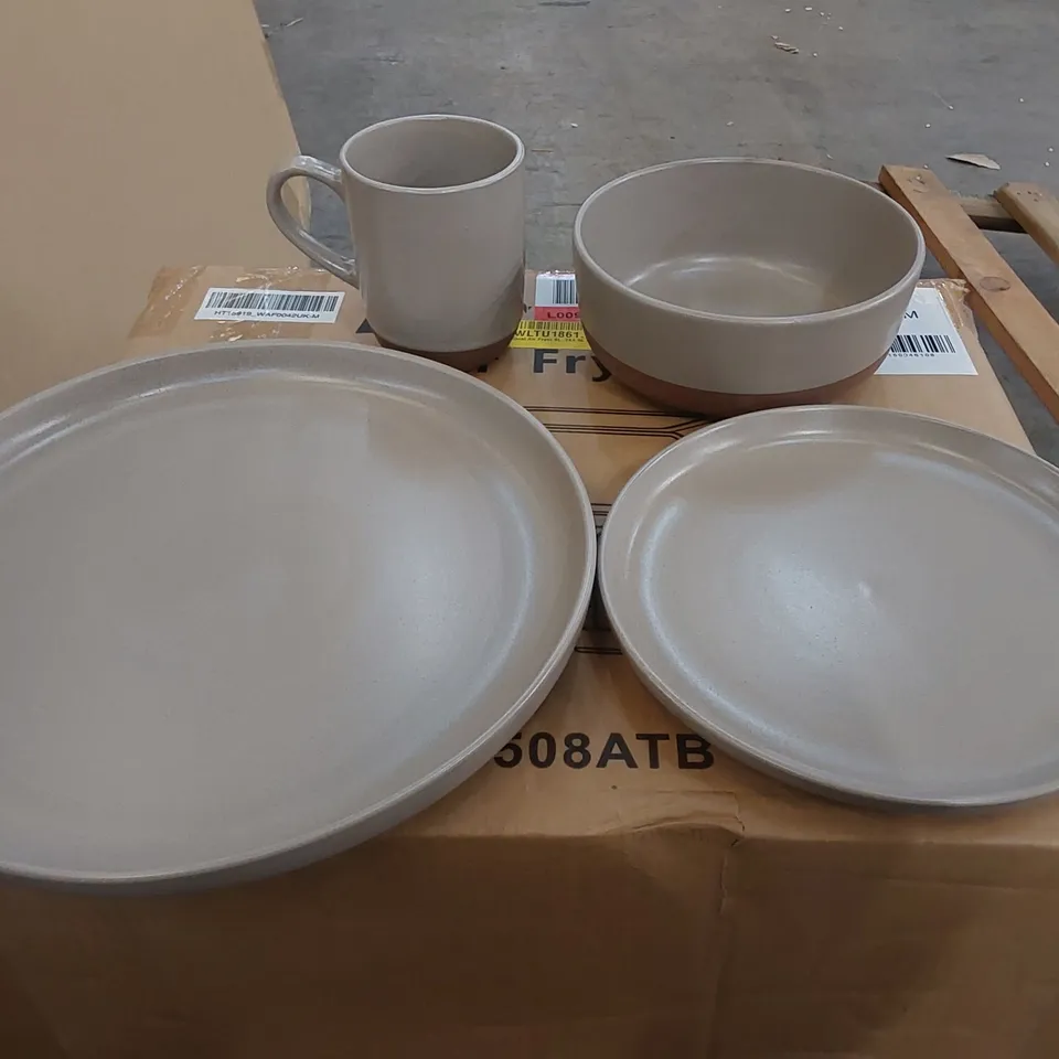 BOXED 16 PIECE DINNERWARE SET - SERVICE FOR 4 (1 BOX)