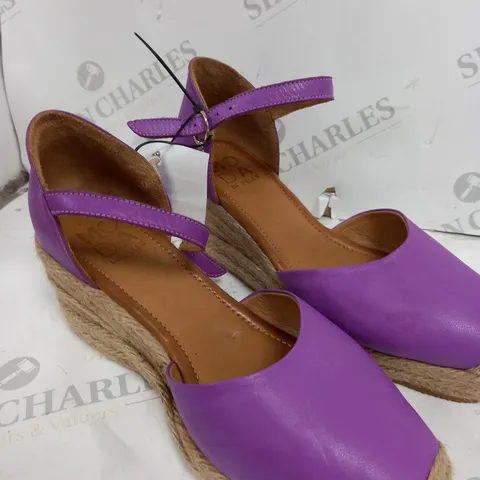 PAIR OF MODA IN PELLE GALIANA WEDGE PURPLE SIZE 6
