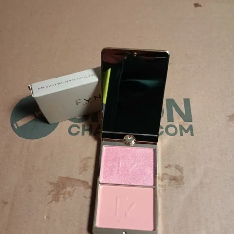 Fyne art Beauty Pink Blush & Highlighter Duo – Dual-Pan Compact with Mirror