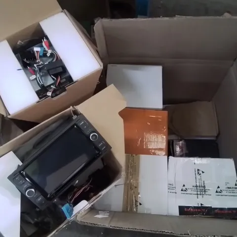 LARGE BOX CONTAINING ASSORTED CAR MULTIMEDIA SYSTEM INTERFACES // MODELS VARY
