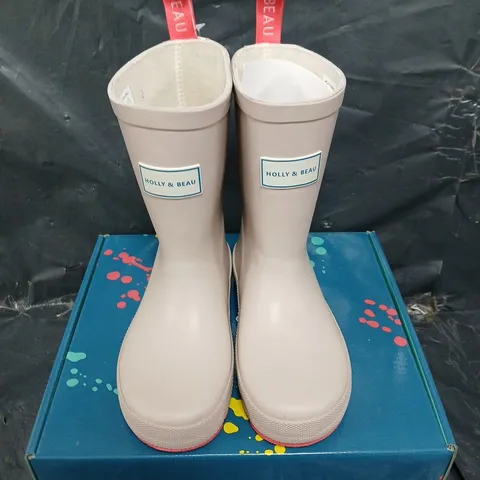 BOXED PAIR OF HOLLY AND BEAU CAMEL RAIN BOOTS - UK SIZE 11 - KIDS 
