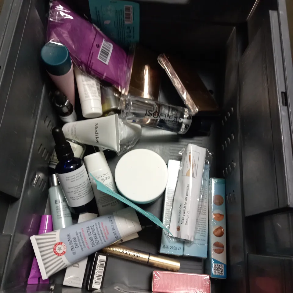 LOT OF HOUSEHOLD ITEMS TO INCLUDE PROCARE REFILL FOIL , ETC