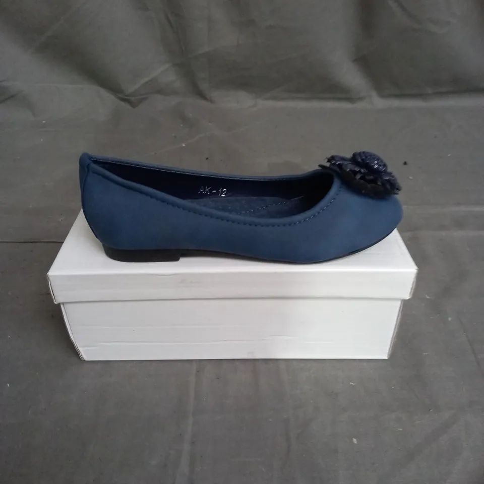 BOX OF 12 PAIRS OF SCINTILLA GIRLS BALLET FLAT SHOES IN NAVY - VARIOUS SIZES