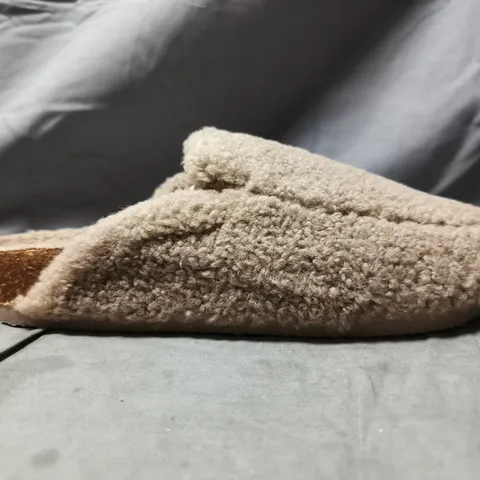 PAIR OF THE WHITE COMPANY BORG CORKBED LOAFER SLIPPERS IN TAUPE SIZE MEDIUM (5-6)