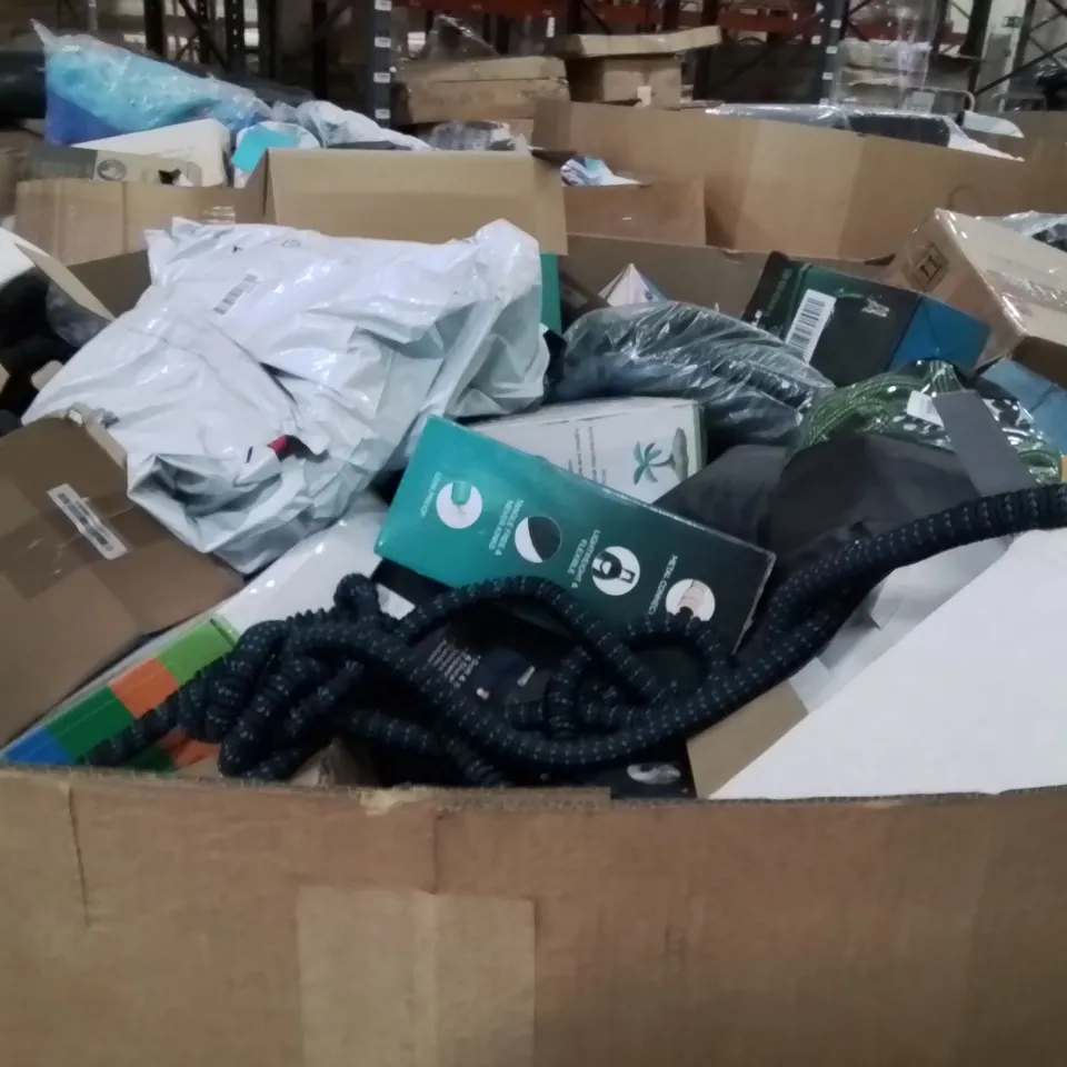 PALLET CONTAINING A LARGE QUANTITY OF HOSES