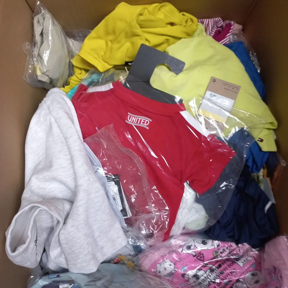 LARGE BOX OF APPROXIMATELY 25 ASSORTED KIDS CLOTHING ITEMS IN VARIOUS COLOURS, STYLES AND SIZES - COLLECTION ONLY