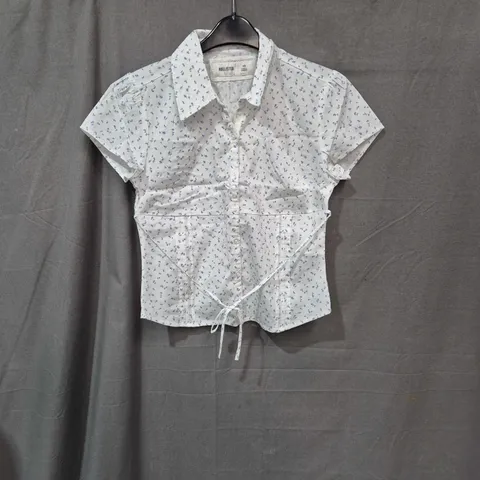 HOLLISTER WOMEN'S WHITE FLORAL PRINT SHIRT – XS