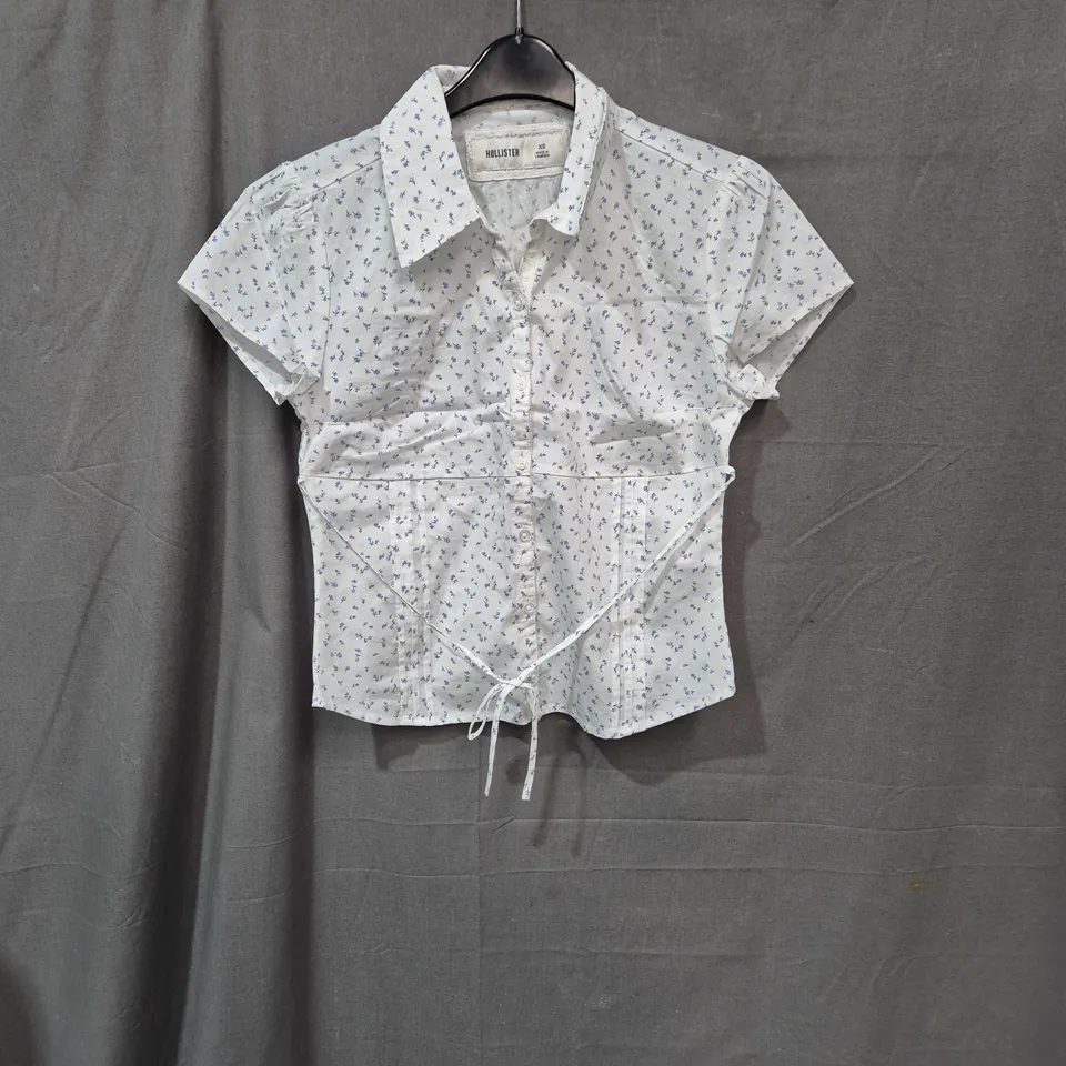 HOLLISTER WOMEN'S WHITE FLORAL PRINT SHIRT – XS
