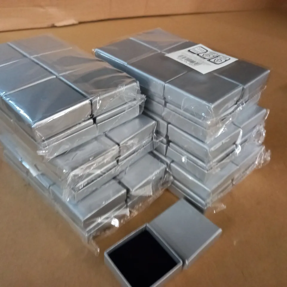 LOT OF 72 SILVER JEWELLERY BOXES - APPROX. 4.4 X 4.4 X 2CM