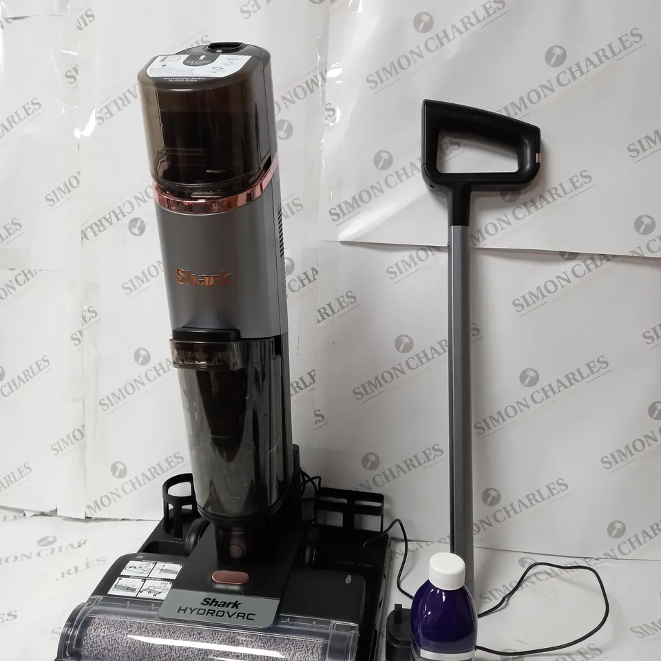 SHARK HYDROVAC CORDLESS POWERFUL SUCTION + HYDRO MOPPING