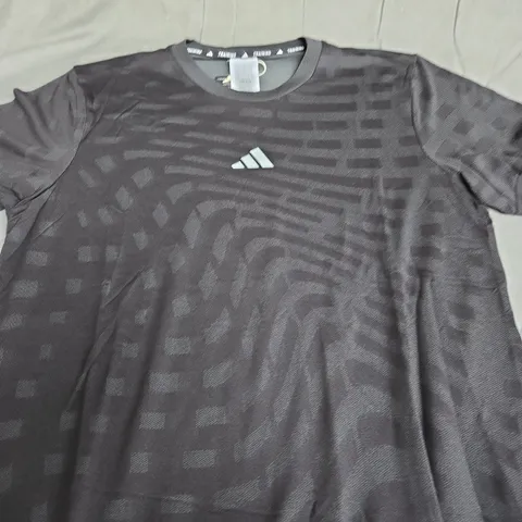 ADIDAS LOGO RUNNING TEE SIZE L