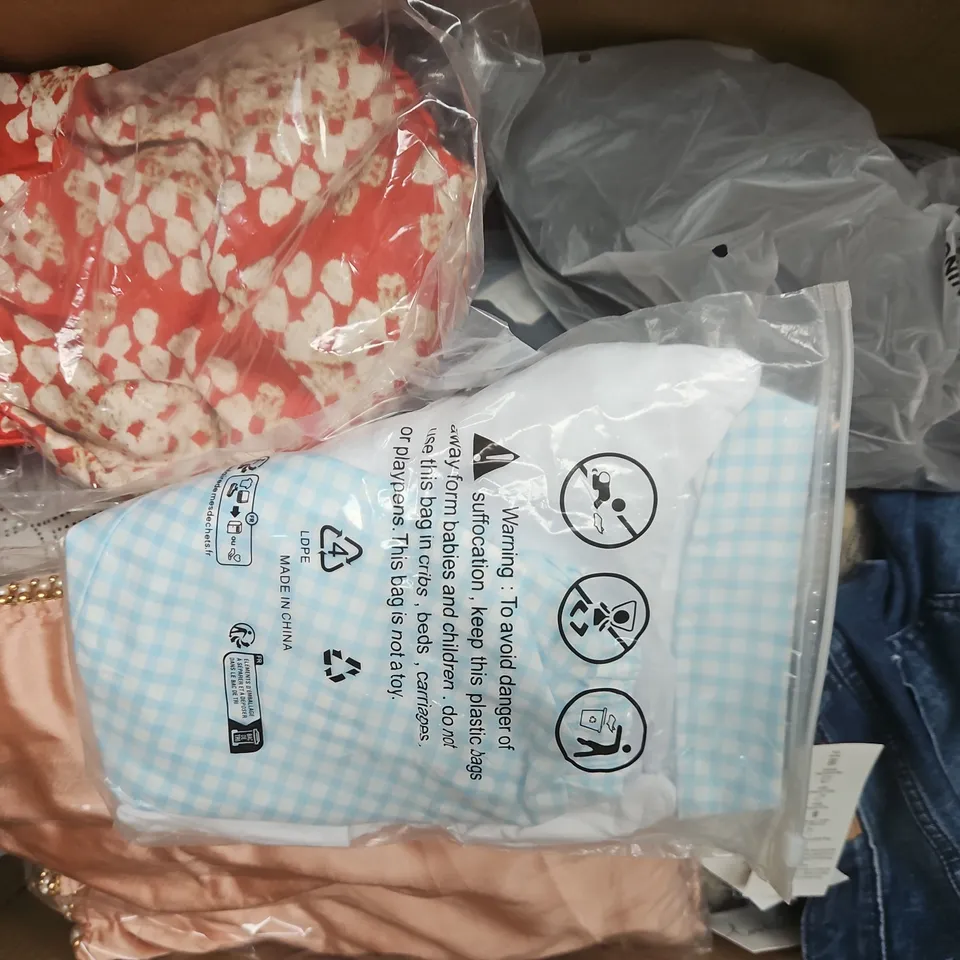 APPROXIMATELY 20 ASSORTED CLOTHING AND FASHION PRODUCTS IN VARIOUS STYLES AND SIZES - COLLECTION ONLY