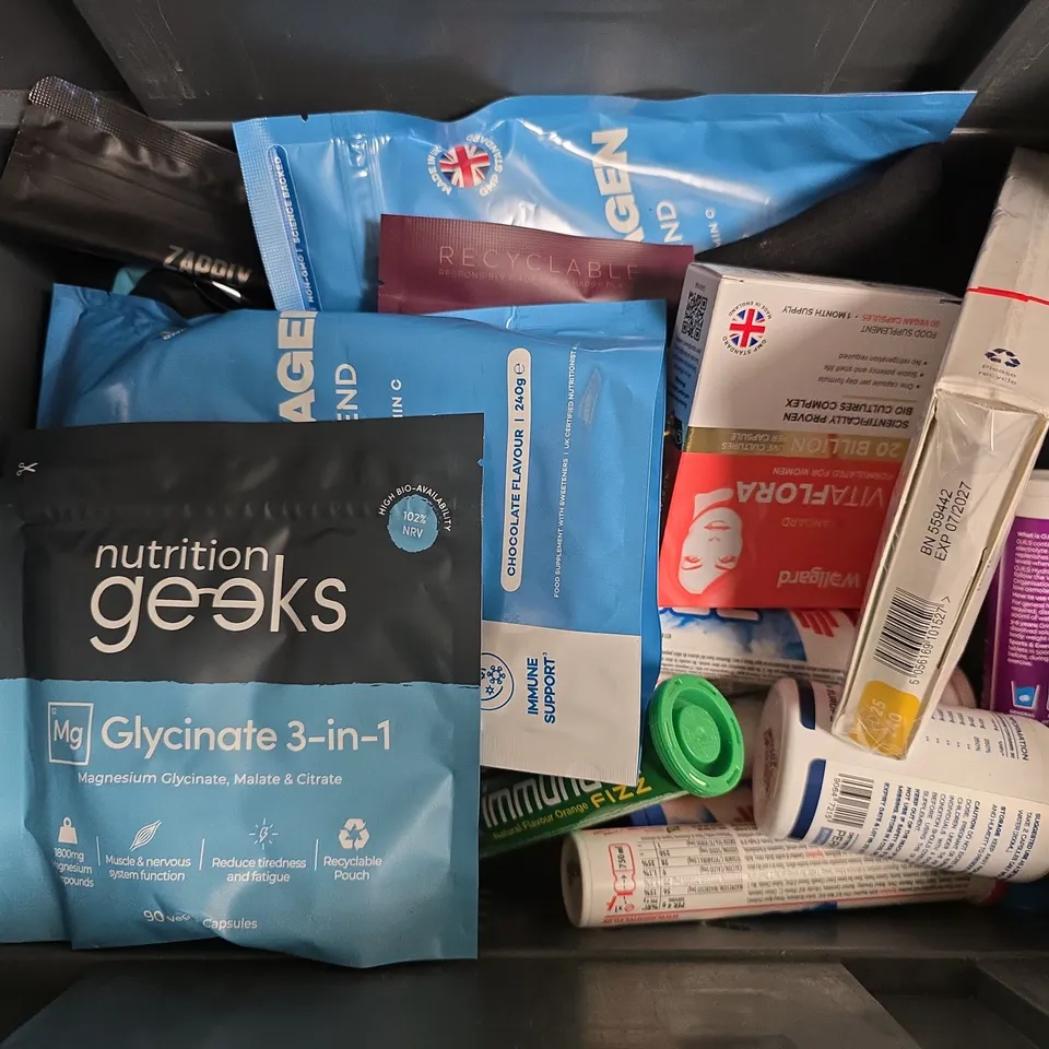 APPROXIMATELY 15 ASSORTED VITAMIN/HEALTH AID PRODUCTS TO INCLUDE ELAVATE MULTI COLLAGEN SUPERBLEND, ZAPPLY ALL IN ONE SUPPLEMENTS, NUTRITION GEEKS MAGNESIUM, ETC - COLLECTION ONLY