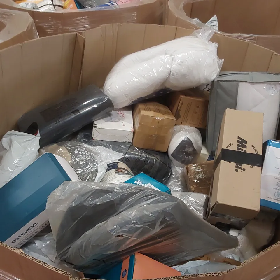 PALLET TO CONTAIN A LARGE ASSORTMENT OF PILLOWS, CUSHIONS AND RELATED PRODUCTS 