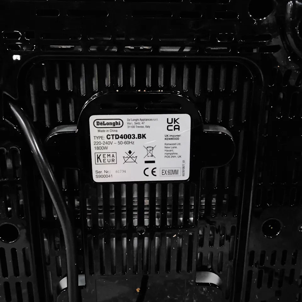 DE'LONGHI 4-SLICE TOASTER (CTD4003.BK) - BOXED