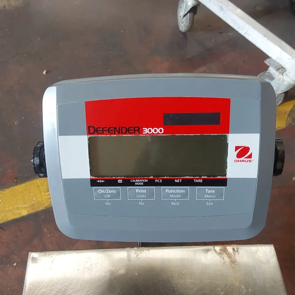 OHAUS DEFENDER 3000 T31P PORTABLE SCALE