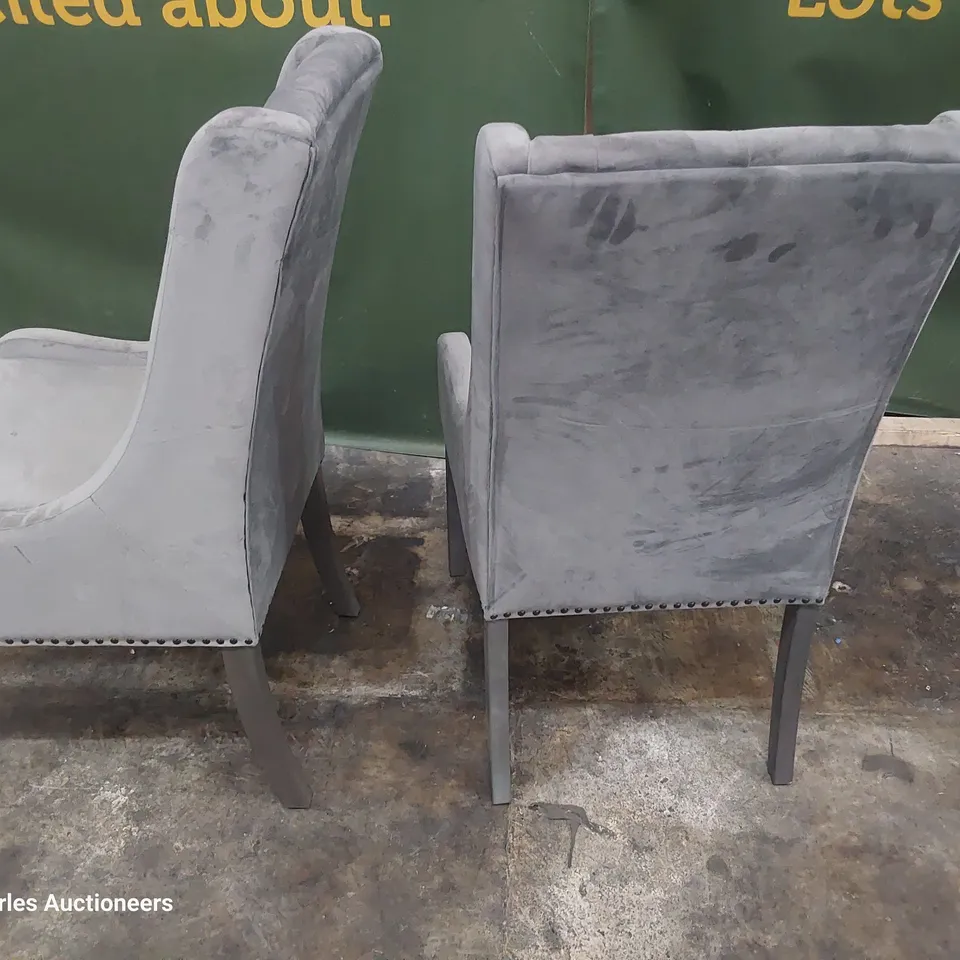 PAIR OF UPHOLSTERED BUTTONED BACK DINING CHAIRS GREY PLUSH FABRIC 