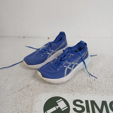 PAIR OF BLUE ASICS RUNNING TRAINERS UK 7