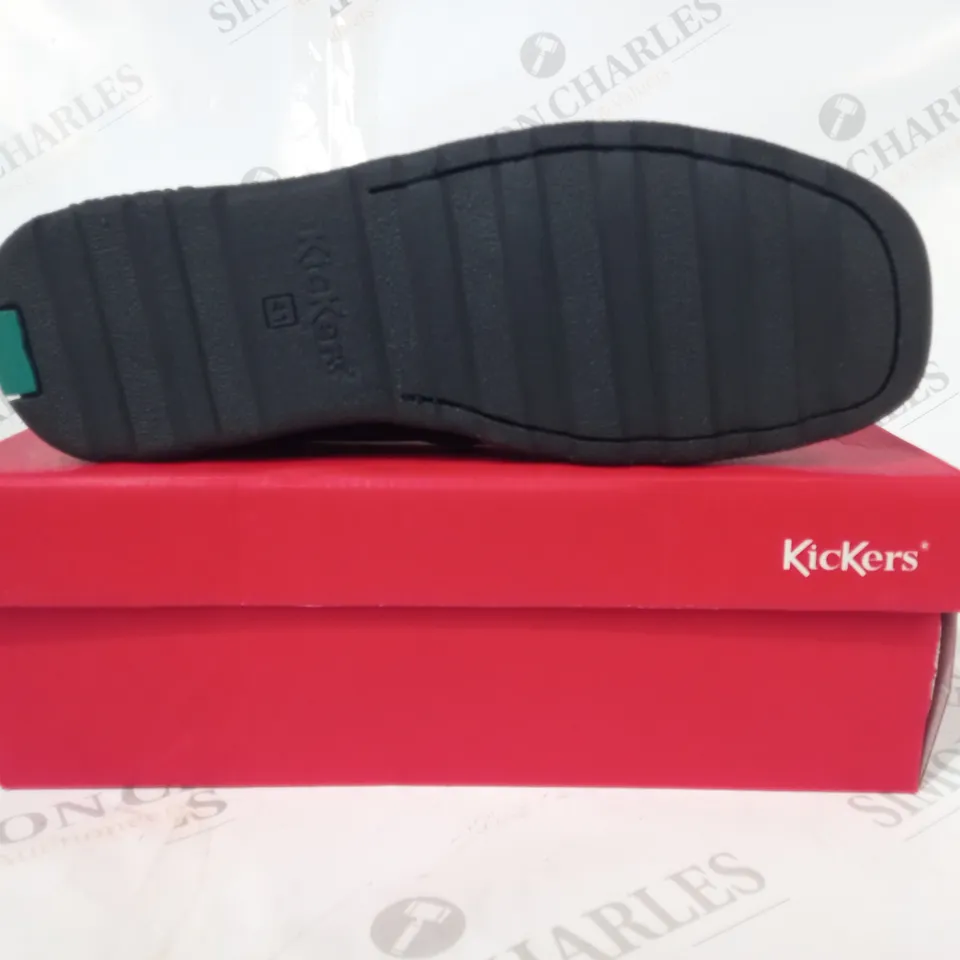 BOXED PAIR OF KICKERS FRAGMA LEATHER LACE UP SHOES IN BLACK EU SIZE 41