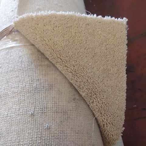 ROLL OF QUALITY DESIGNER CARPET - APPROXIMATELY 4 x 1.9m