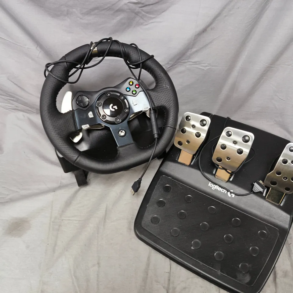 LOGITECH G920 RACING WHEEL & PEDALS (XBOX)