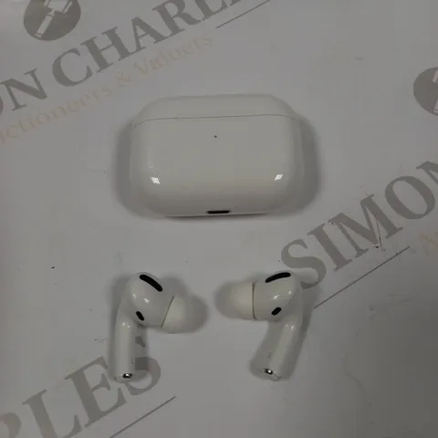APPLE AIRPODS WITH MAGSAFE CHARGING CASE