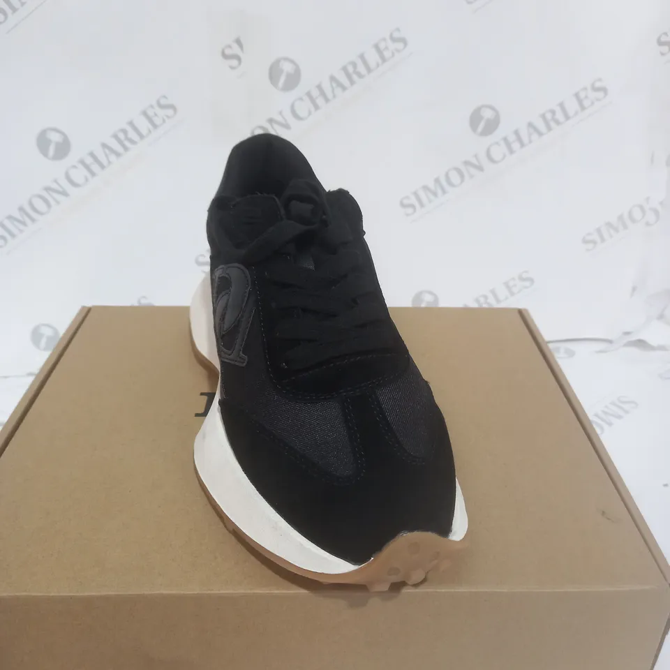 BOXED DUNE EMBOSSED LACE UP RUNNER SHOES, BLACK - SIZE 6