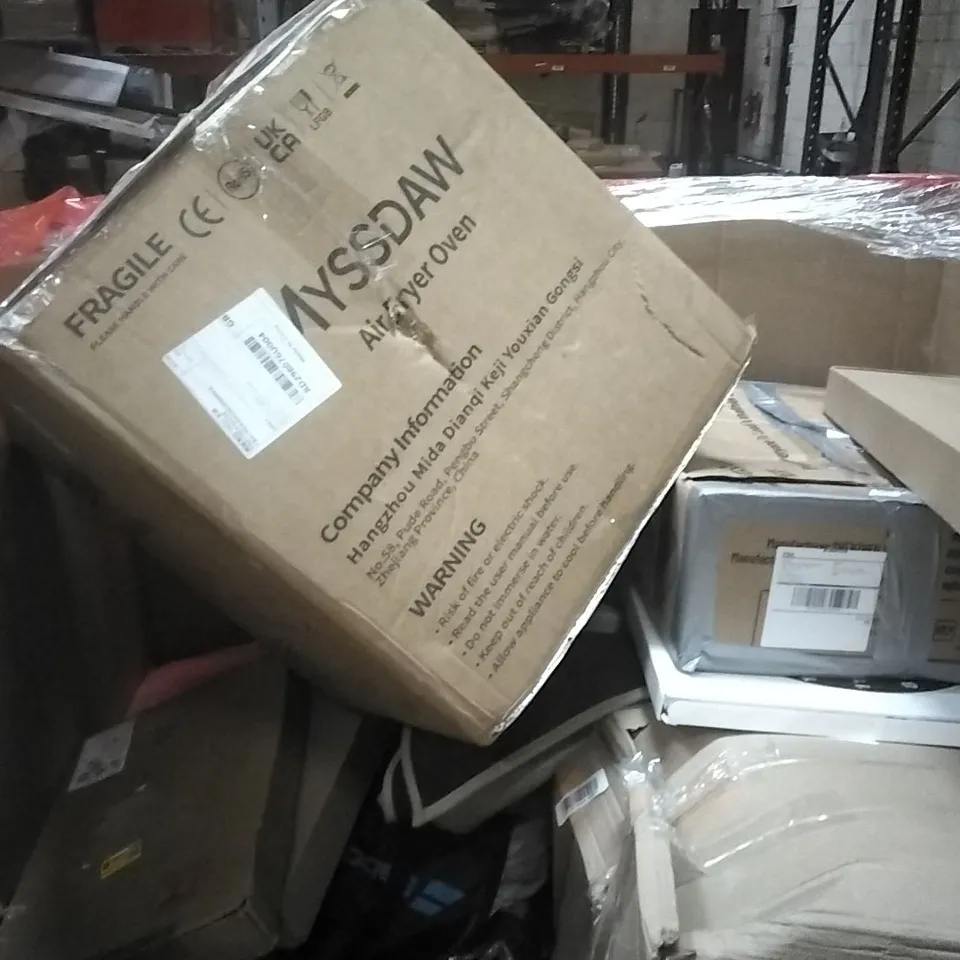 PALLET OF HOUSEHOLD ITEMS TO INCLUDE DOG GRASS PAD WITH TRAY, SKATES,CARPET CLEANER,NEXT GEN GROW SPACE VENTILATOR AND OTHER ASSORTED ITEMS...