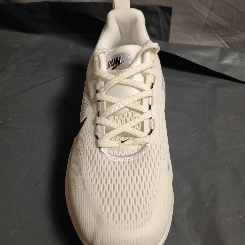 UNBOXED PAIR OF NIKE ZOOMX RUNNING SHOES – UK SIZE 8.5