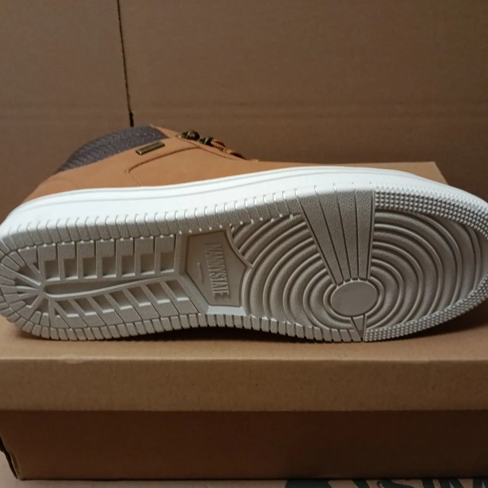 BOXED PAIR OF NANNYSTATE MARTIN CUPSOLE TRAINERS IN TAN/WHITE - SIZE 9