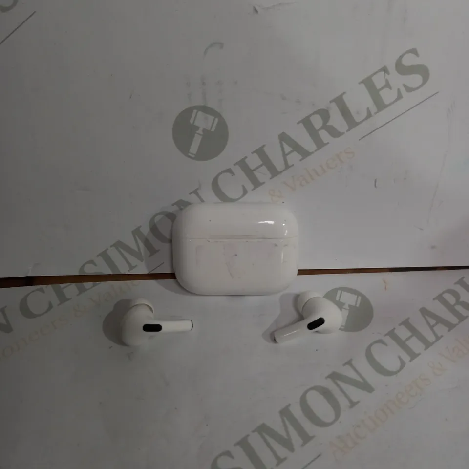 APPLE AIR PODS PROS