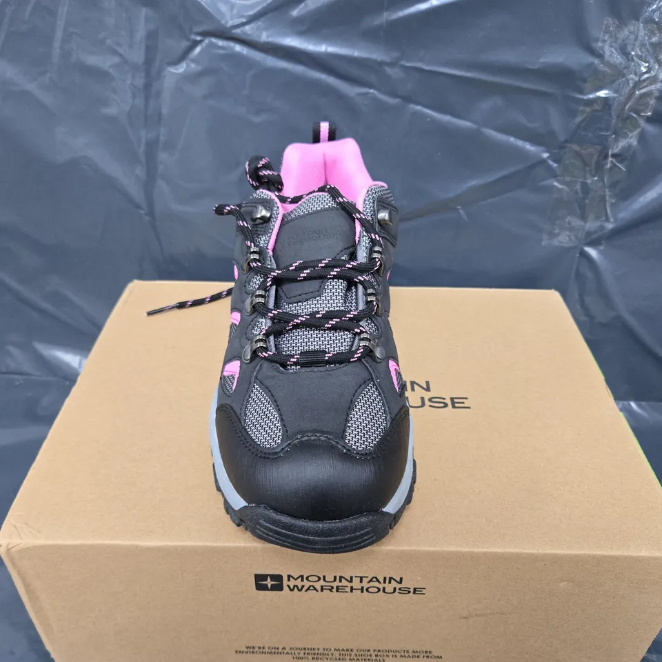 BOXED PAIR OF MOUNTAIN WAREHOUSE ADVENTURER WOMENS WATERPROOF WALKING SHOES IN BLACK/PINK - UK 5