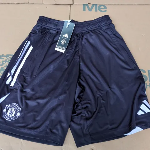 ADIDAS MANCHESTER UNITED TRAINING SHORTS - UK SMALL