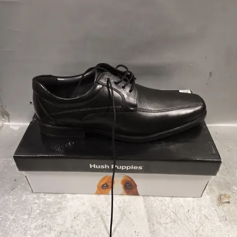 BOXED PAIR OF HUSH PUPPIES SHOES IN BLACK - 10