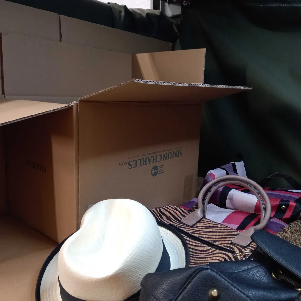 LOT OF APPROX. 15 ASSORTED CLOTHING ACCESSORIES  IN VARYING SIZES/COLOURS/STYLES TO INCLUDE: BAGS, HAT, SCARFS