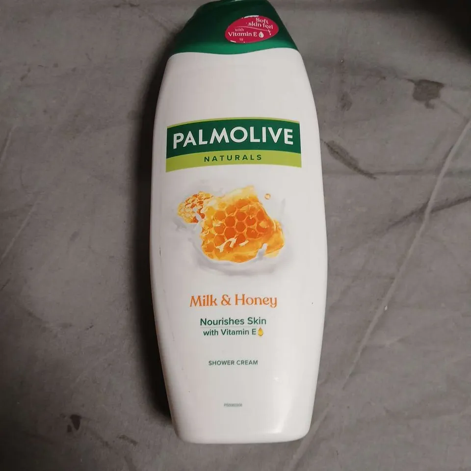 APPROXIMATELY 25 ASSORTED COSMETICS ITEMS INCLUDING MY LITTLE COCO CONDITIONER , TEETH WHITENING POWDER AND PALMOLIVE SKIN CREAM