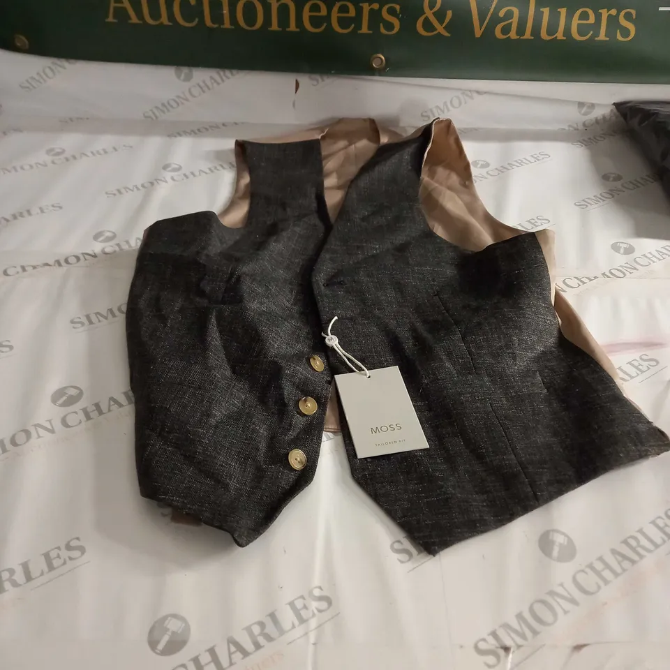 BEIGE/GREY WAST COAT SIZE 36R