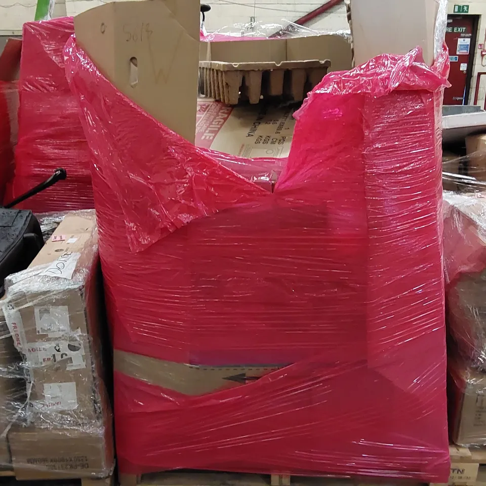 PALLET OF ASSORTED ITEMS INCLUDING: MIRROR, ARTIFICIAL PLANTS, MAT, METAL BUCKET