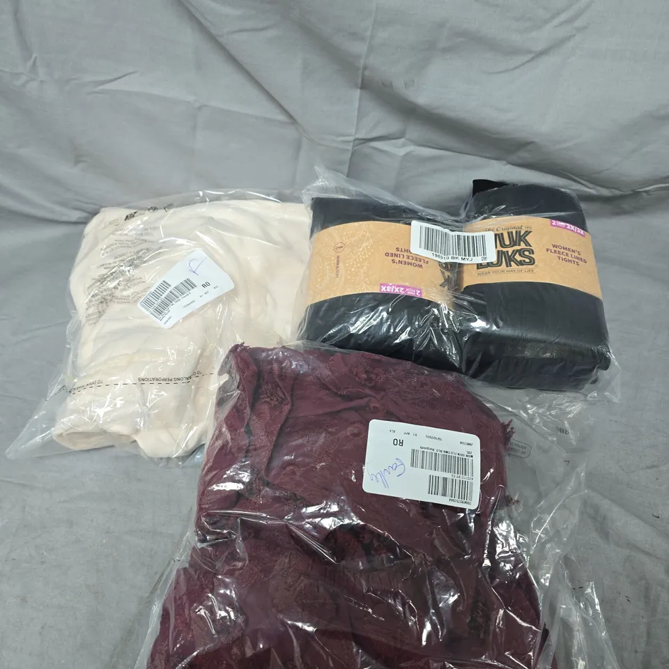 APPROXIMATELY 15 ASSORTED HOUSEHOLD & CLOTHING PRODUCTS TO INCLUDE DRESSES, DRINKS CONTAINERS, TIGHTS ETC