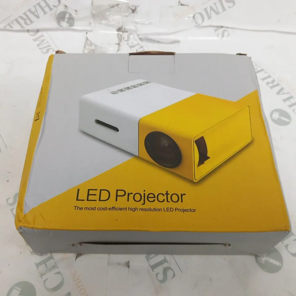 BOXED LED PROJECTOR 