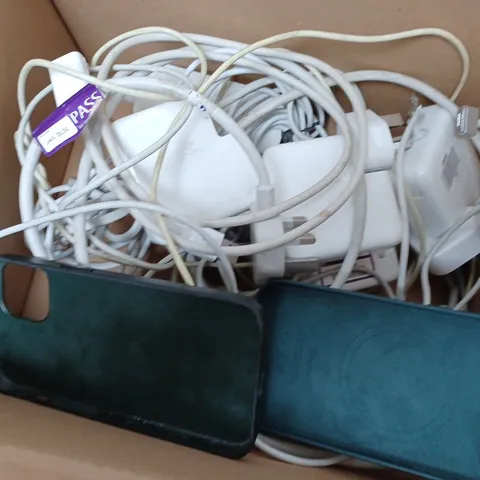 APPROXIMATELY 9 ASSORTED APPLE ACCESSORIES TO INCLUDE MAGSAFE POWER ADAPTER, A1202 CHARGER, IPHONE CASE ETC.