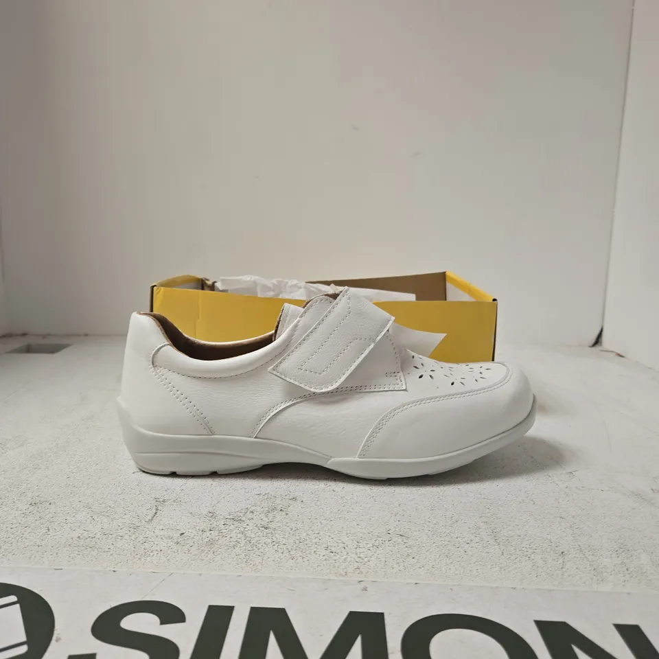 DBS CASSANDRA WHITE LEATHER SHOES – UK 9
