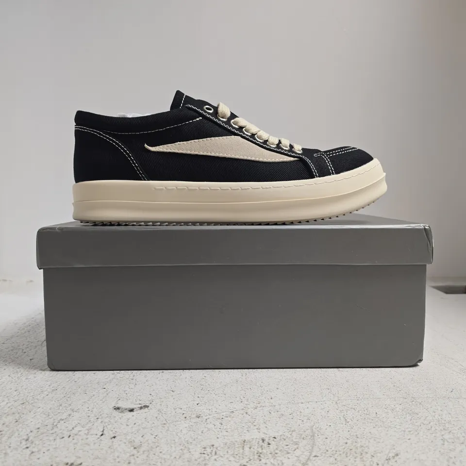 BOXED PAIR OF RICK OWENS SHOES IN BLACK/CREAM SIZE EU 43