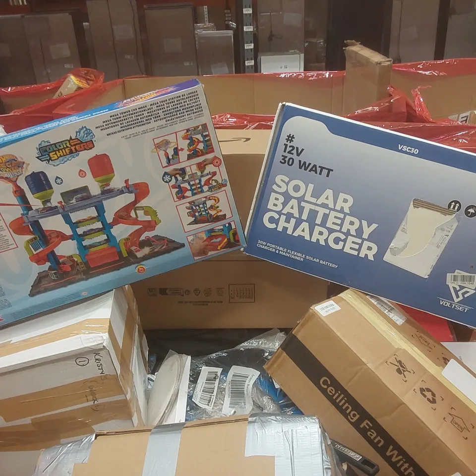 PALLET CONTAINING A LARGE QUANTITY OF ASSORTED ITEMS INCLUDING: HOT WHEELS COLOUR SHIFTER, CEILING FAN WITH LIGHT, SOLAR BATTERY CHARGER, NEVERSTICK PAN ECT
