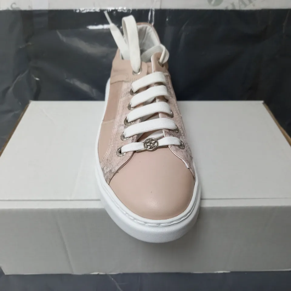 PAIR OF MODA IN PELLE AURAN TRAINERS IN LIGHT PINK - SIZE 7