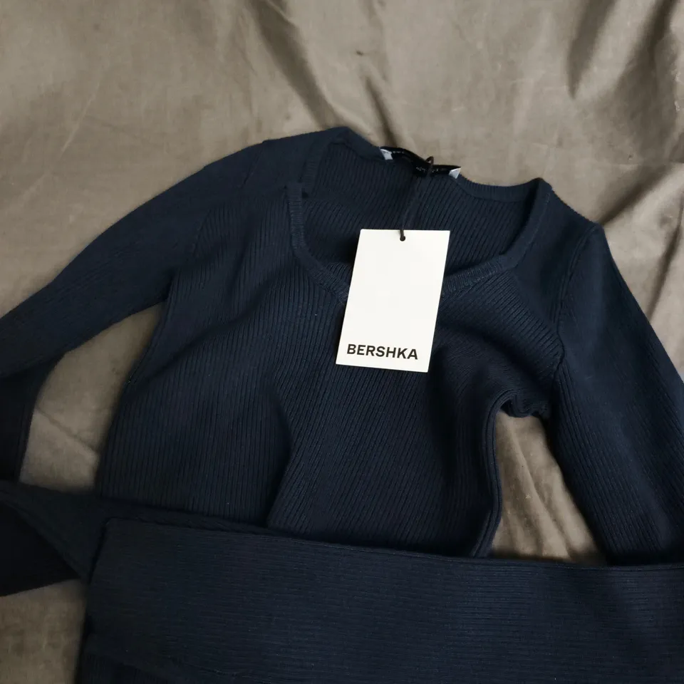 BERSHKA NAVY RIBBED KNIT TOP – UK SIZE S